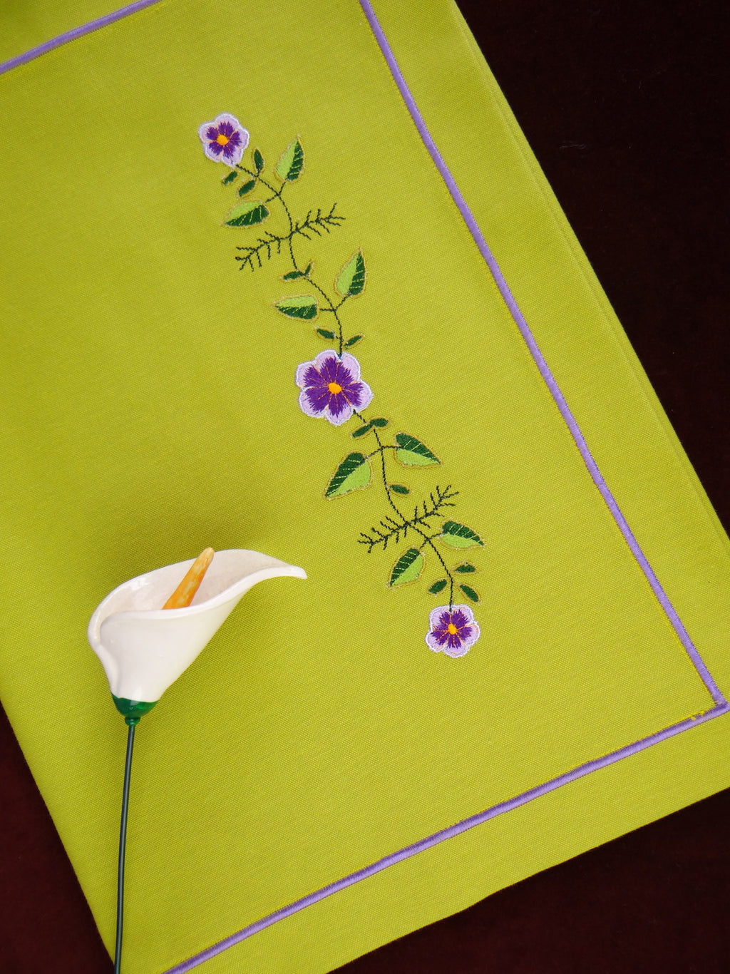 Pistachio Blossom - 5 Piece Table Set