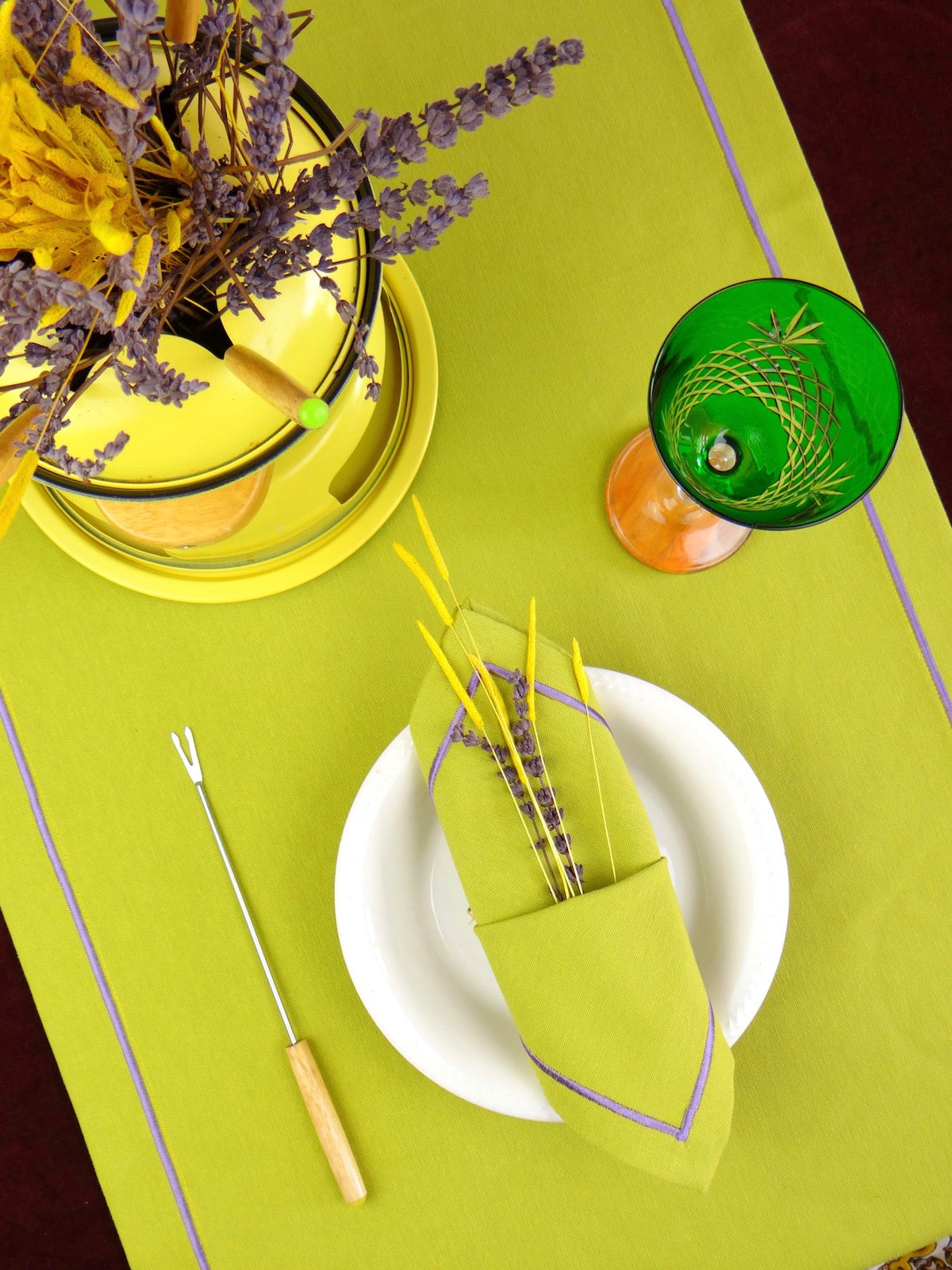 Pistachio Blossom - 5 Piece Table Set