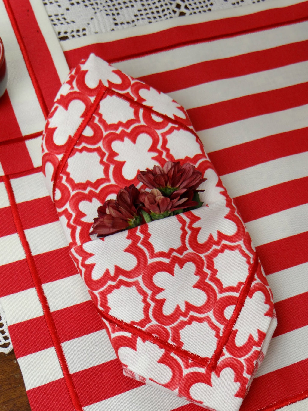 Ruby Tide - 8 Piece Table Set