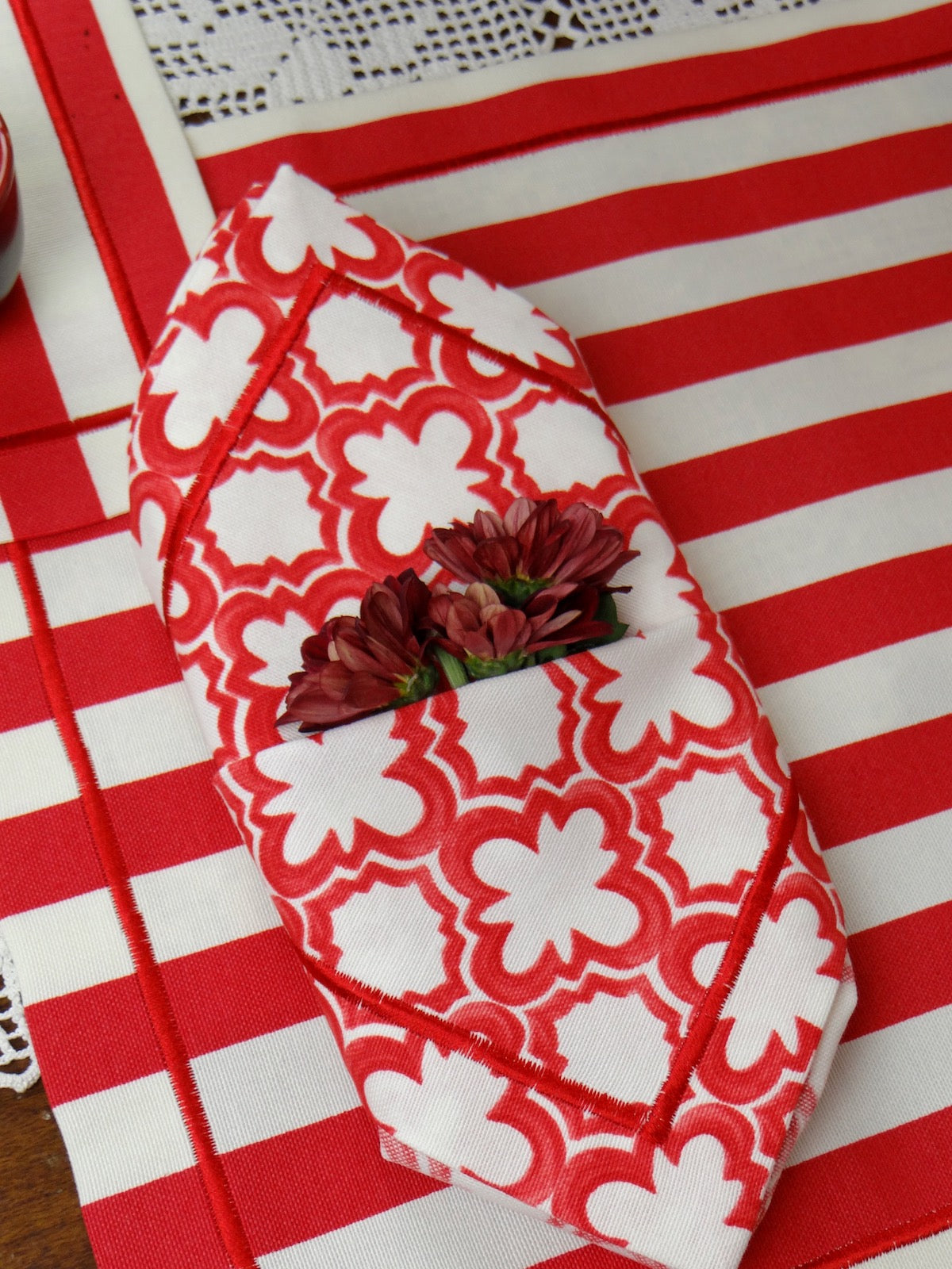 Ruby Tide - 8 Piece Table Set