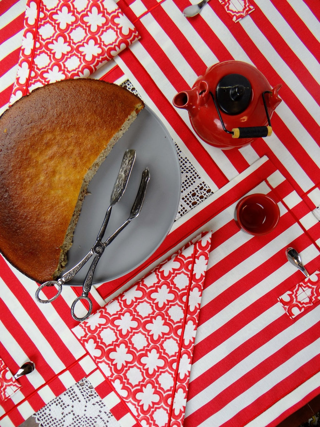 Ruby Tide - 8 Piece Table Set