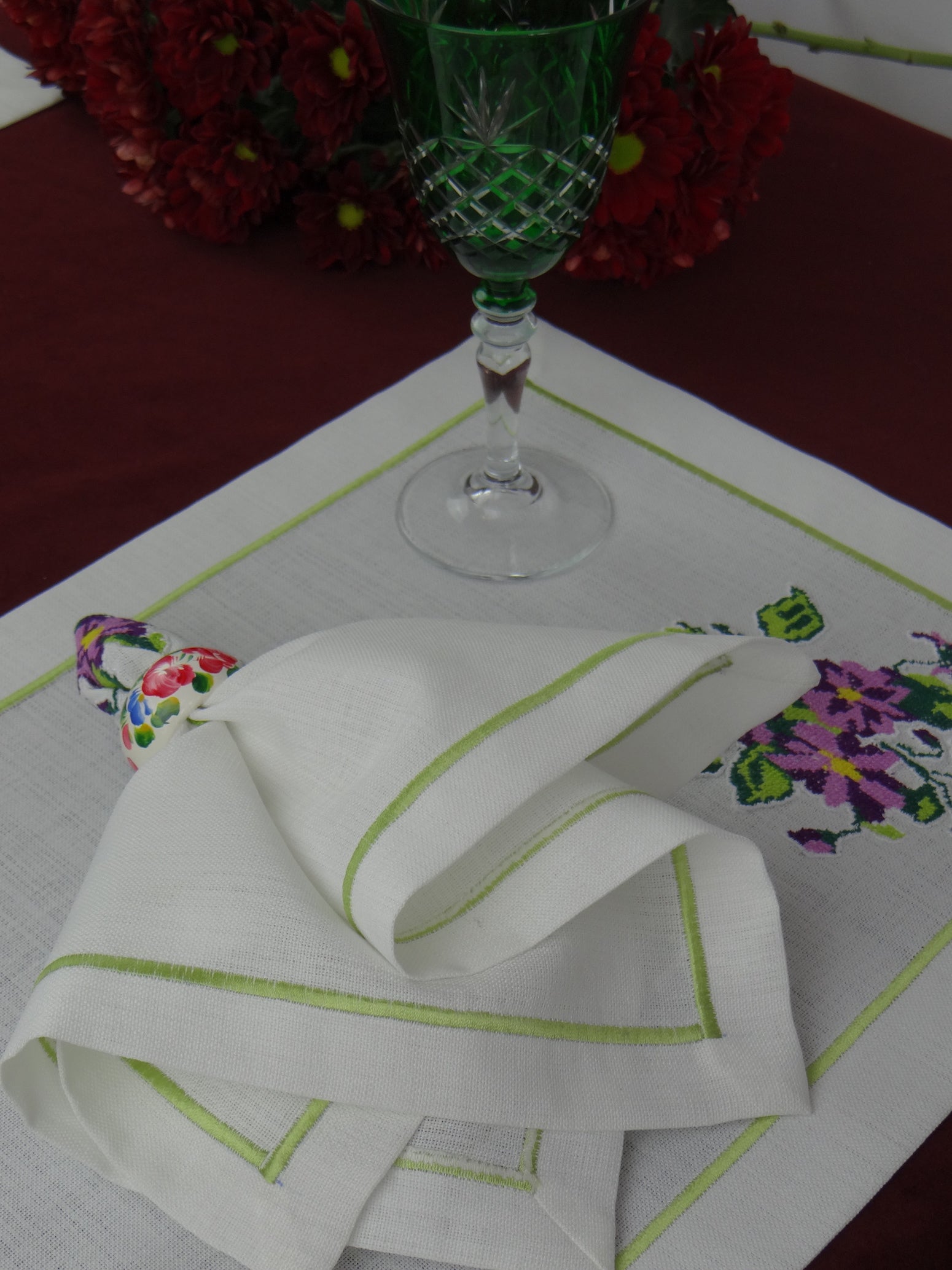 Wisteria Mist - 8 Piece Table Set