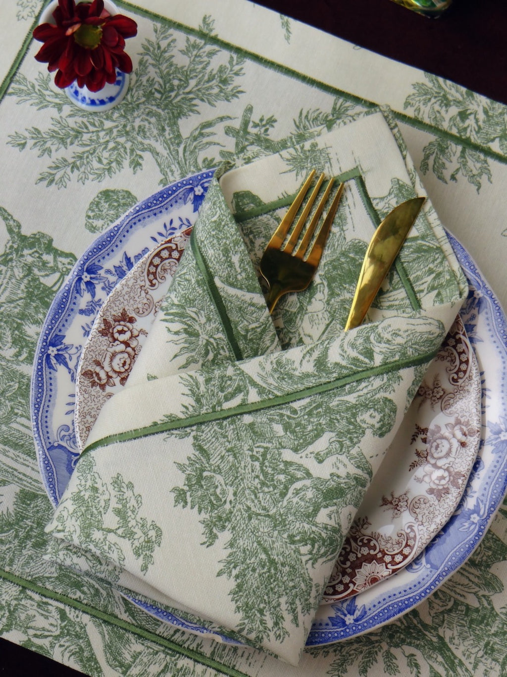 Verdant Village - 8 Piece Table Set