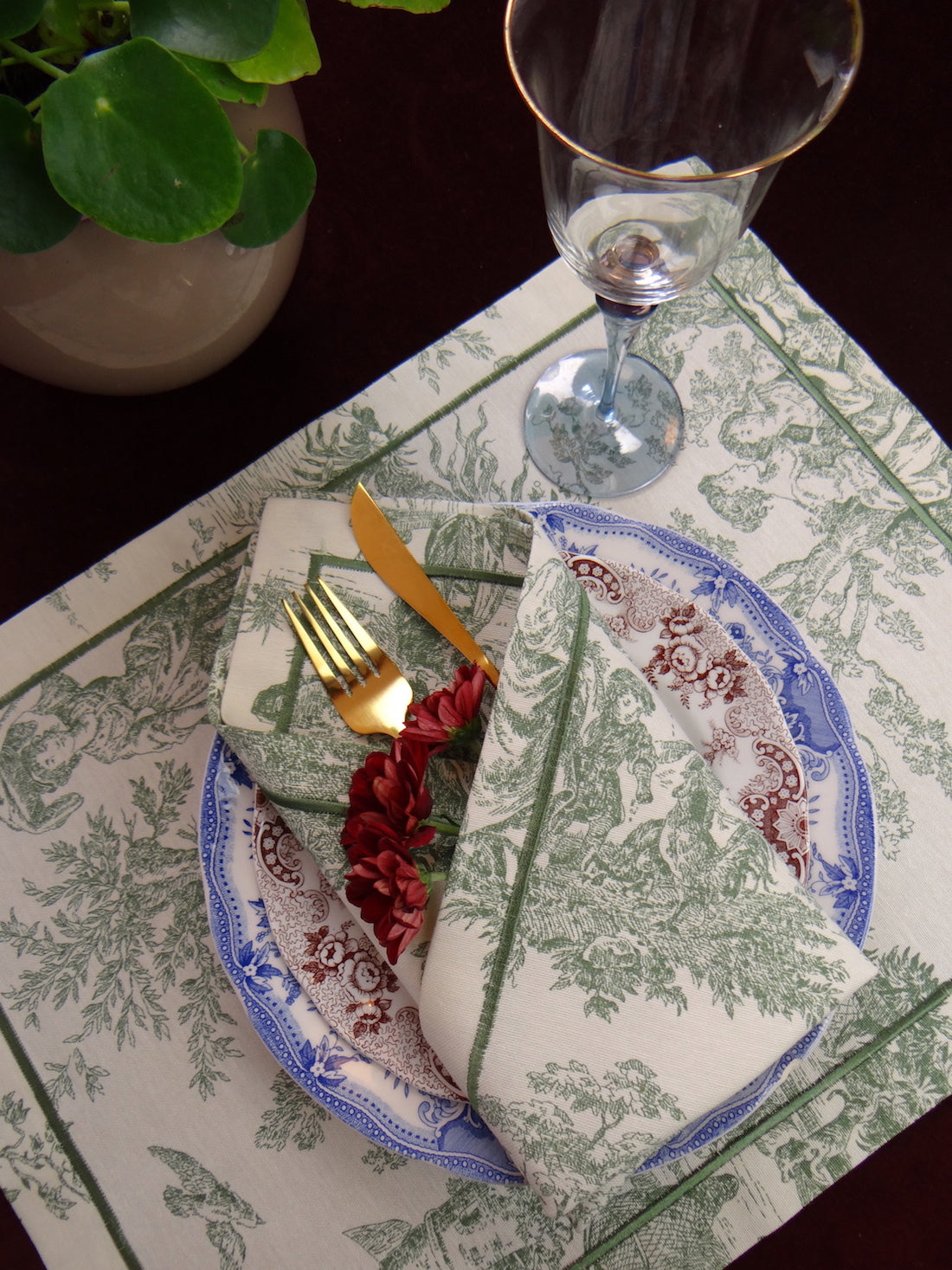 Verdant Village - 8 Piece Table Set