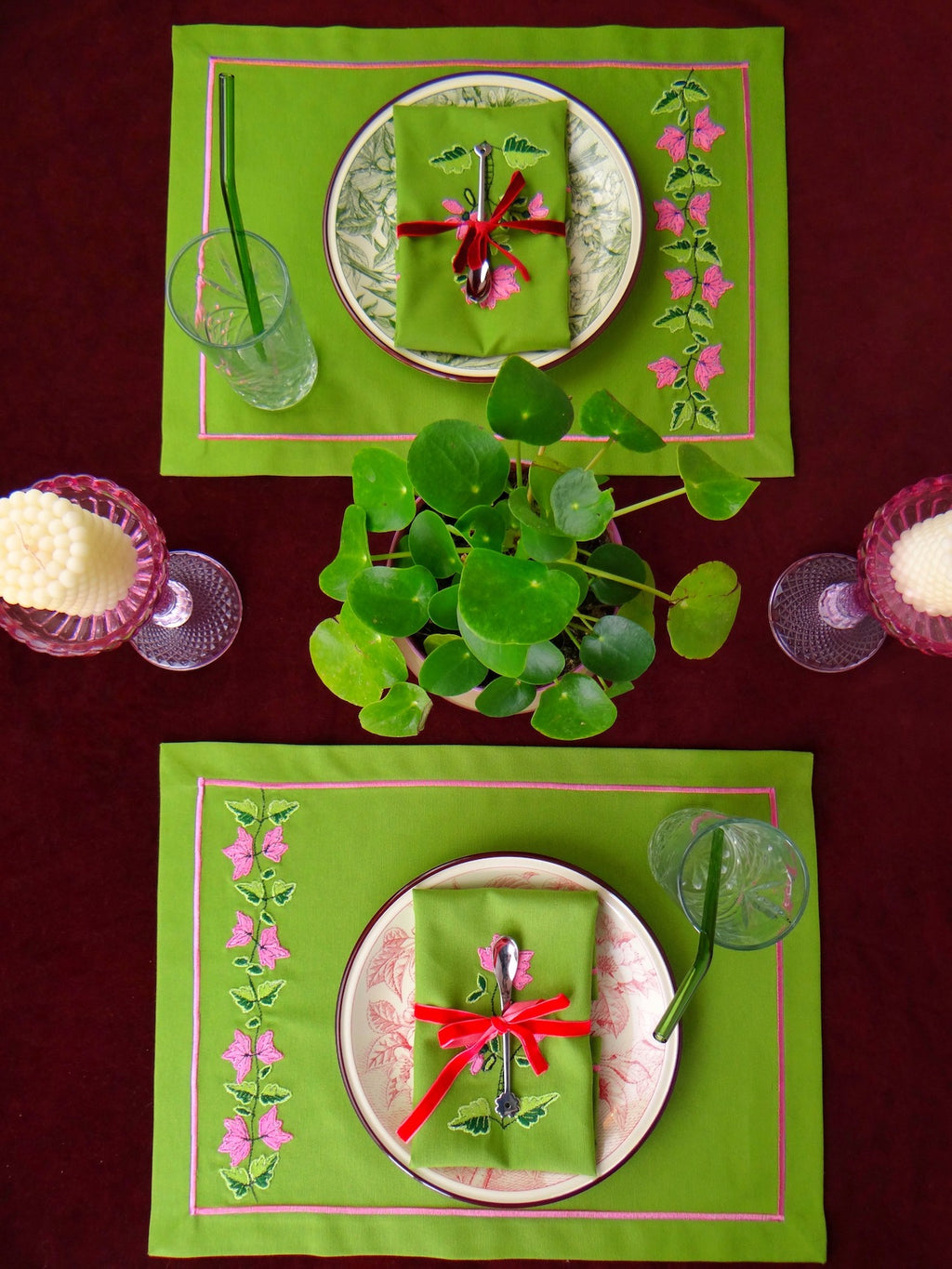 Dusky Bloom - 8 Piece Table Set