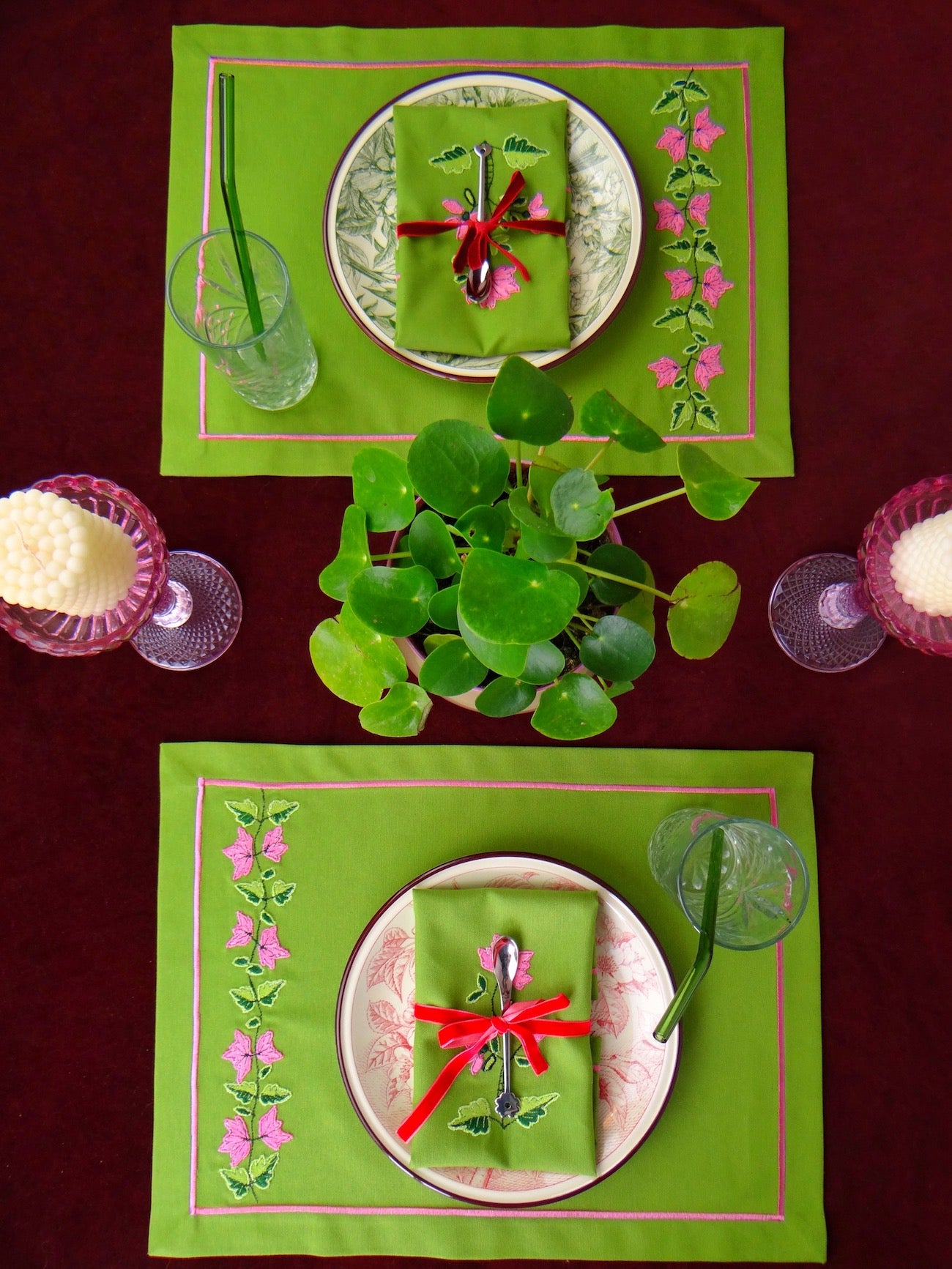 Dusky Bloom - 8 Piece Table Set