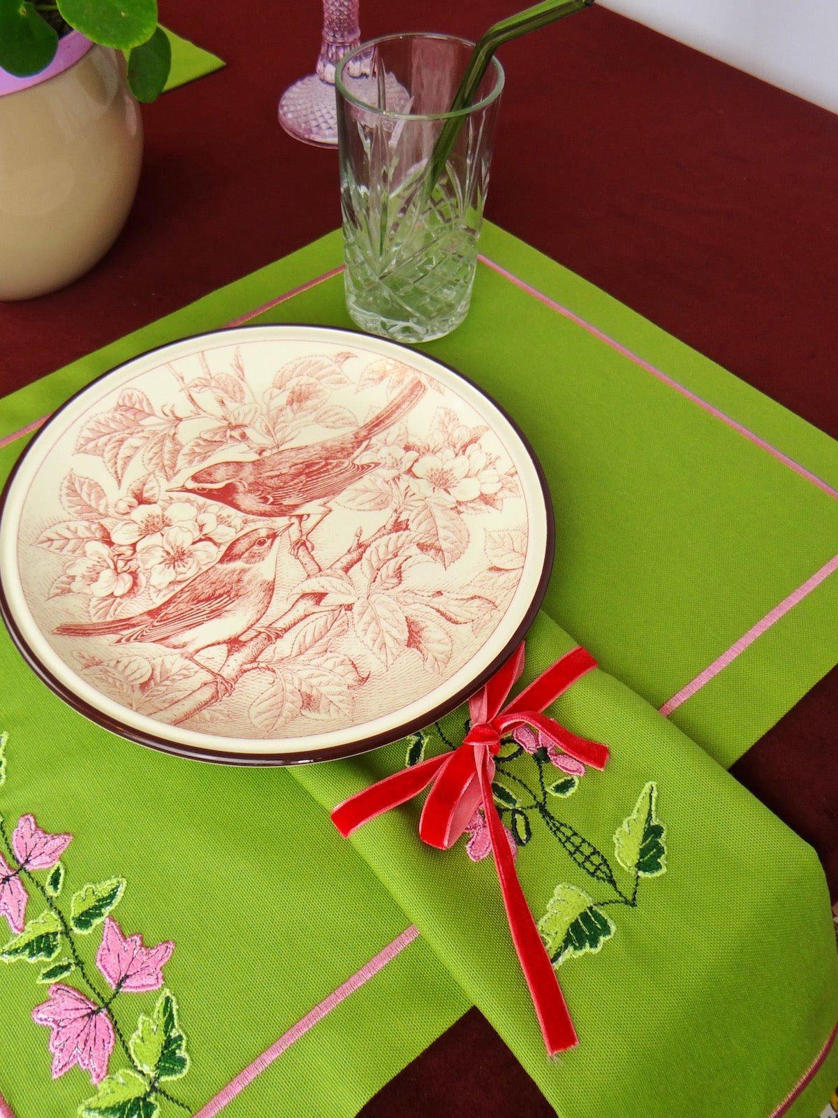 Dusky Bloom - 8 Piece Table Set