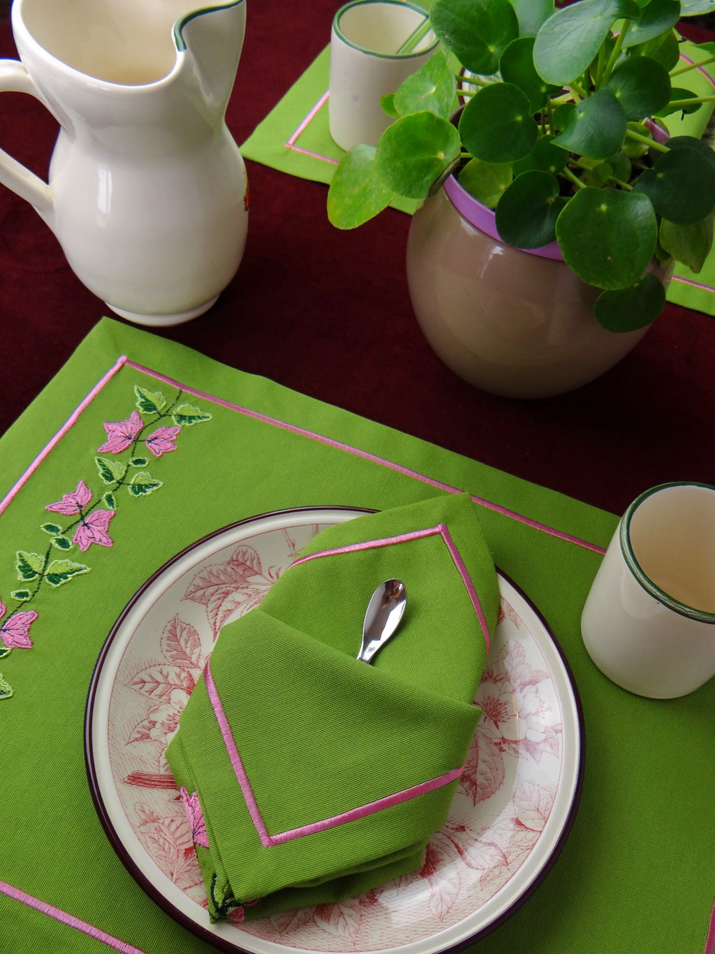 Dusky Bloom - 8 Piece Table Set