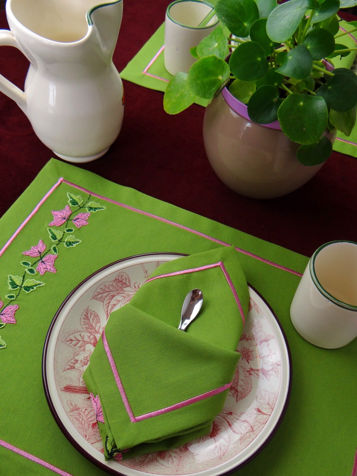 Dusky Bloom - 8 Piece Table Set