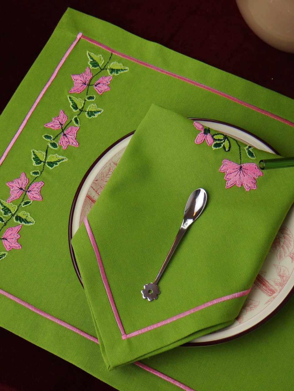 Dusky Bloom - 8 Piece Table Set