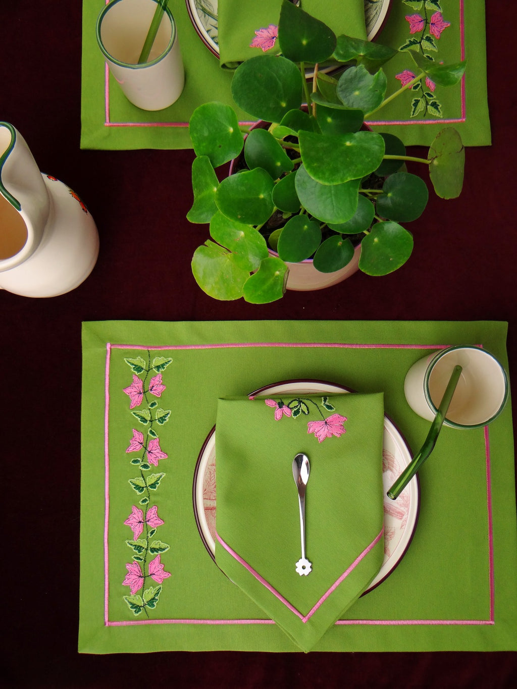 Dusky Bloom - 8 Piece Table Set